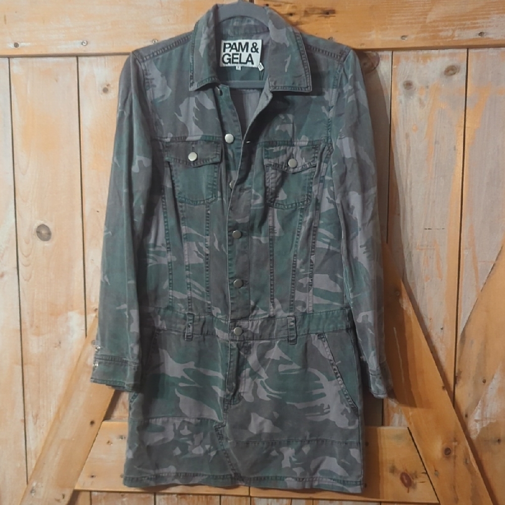 NWT ..   Pam & Gela Camo Button Up Mini Dress.  Small